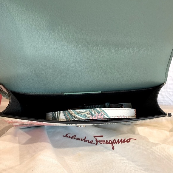 Salvatore Ferragamo new Gancini Bianco Stampa silk pattern handbag purse - Picture 7 of 9